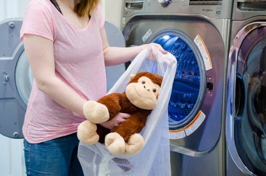 Chia sẻ kinh nghiệm cách thức vệ sinh, chăm sóc giặt giày, áo quần hữu ích