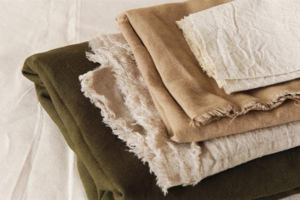 Cách giặt đồ linen - Vải linen có khả năng hấp thụ độ ẩm tốt