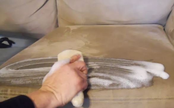 Chia sẻ kinh nghiệm cách thức vệ sinh, chăm sóc giặt giày, áo quần hữu ích