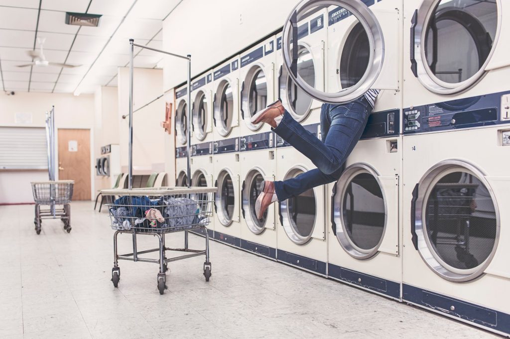 Chia sẻ kinh nghiệm cách thức vệ sinh, chăm sóc giặt giày, áo quần hữu ích