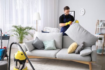 Chia sẻ kinh nghiệm cách thức vệ sinh, chăm sóc giặt giày, áo quần hữu ích