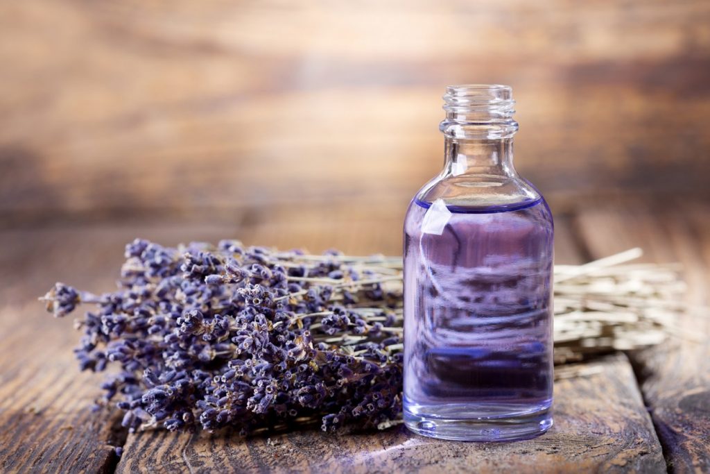 Chia sẻ kinh nghiệm cách thức vệ sinh, chăm sóc giặt giày, áo quần hữu ích