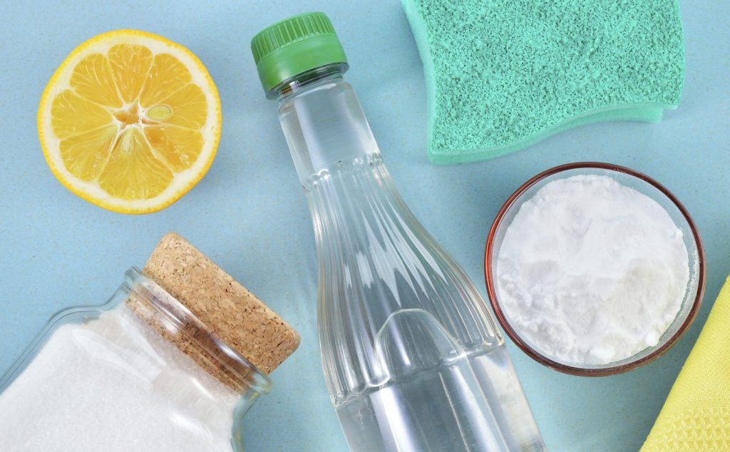 Chia sẻ kinh nghiệm cách thức vệ sinh, chăm sóc giặt giày, áo quần hữu ích