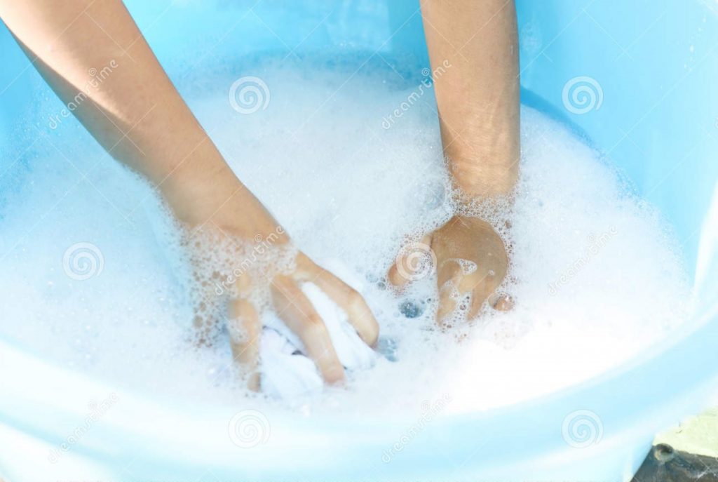 Chia sẻ kinh nghiệm cách thức vệ sinh, chăm sóc giặt giày, áo quần hữu ích