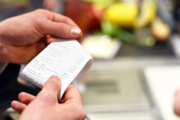 Chia sẻ kinh nghiệm cách thức vệ sinh, chăm sóc giặt giày, áo quần hữu ích