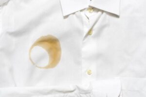 Cách tẩy vết dầu nhớt trên áo - Sử dụng bột giặt