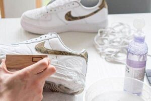 Cách vệ sinh giày Nike Air Force 1 - Lưu ý khi giặt giày