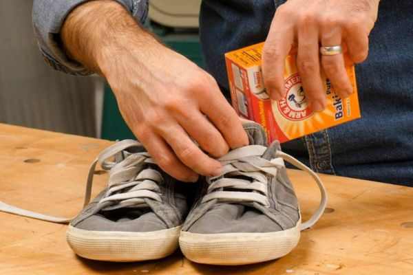 Cách vệ sinh giày Sneaker - Sử dụng Baking soda