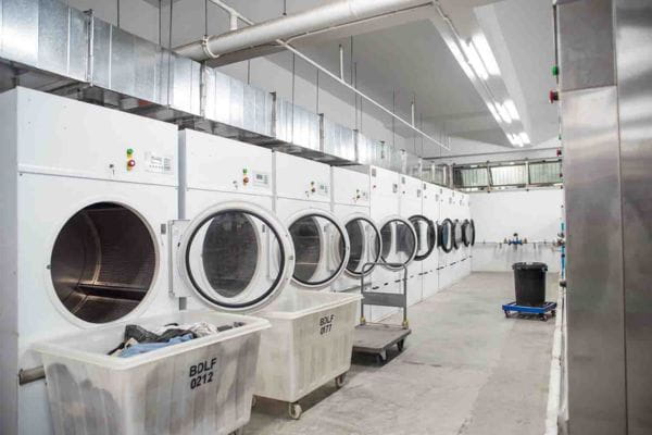 Kinh doanh giặt ủi - Chi phí đầu tư công nghệ máy móc 