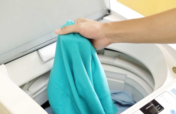 Cách giặt áo hoodie - Giặt áo bằng máy 
