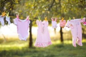Cách giặt đồ cho trẻ sơ sinh - Phơi khô quần áo