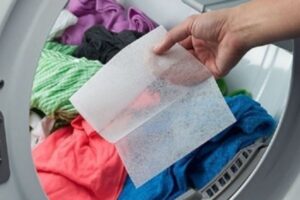 Cách giặt đồ thơm như tiệm - Dùng giấy thơm và tinh dầu không đúng cách