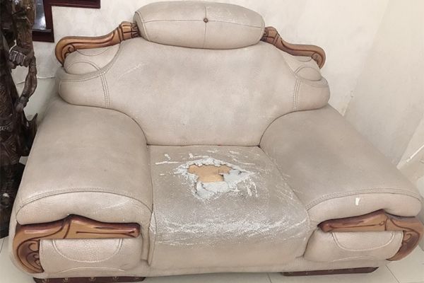 Cách khắc phục ghế sofa bị rách - Nguyên nhân sofa bị rách