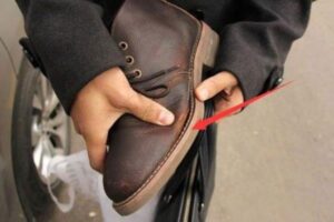 Cách khâu giày - Lý do khâu giày