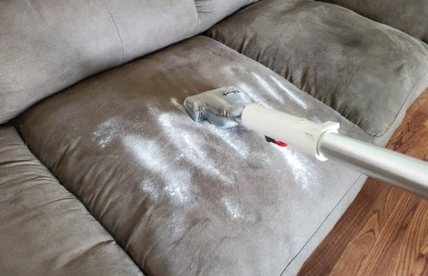 Cách vệ sinh sofa nỉ - Bằng baking soda