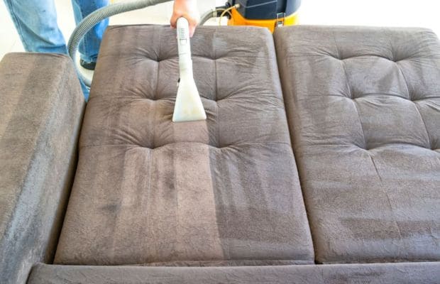 Cách vệ sinh sofa nỉ - Vệ sinh sofa ngay lập tức khi phát hiện vết bẩn