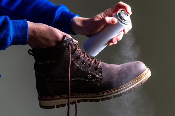 Chai xịt nano giày - Nên sử dụng chai xịt nano giày không?