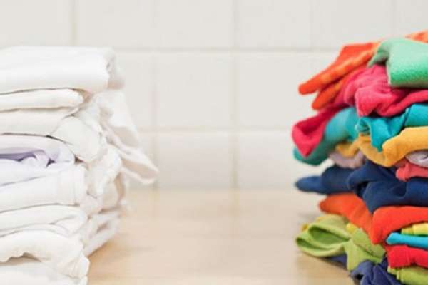 Cách giặt áo sơ mi trắng - Phân loại trước khi thực hiện cách giặt áo sơ mi trắng