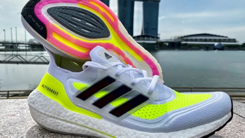 Giày chạy bộ Adidas Ultraboost